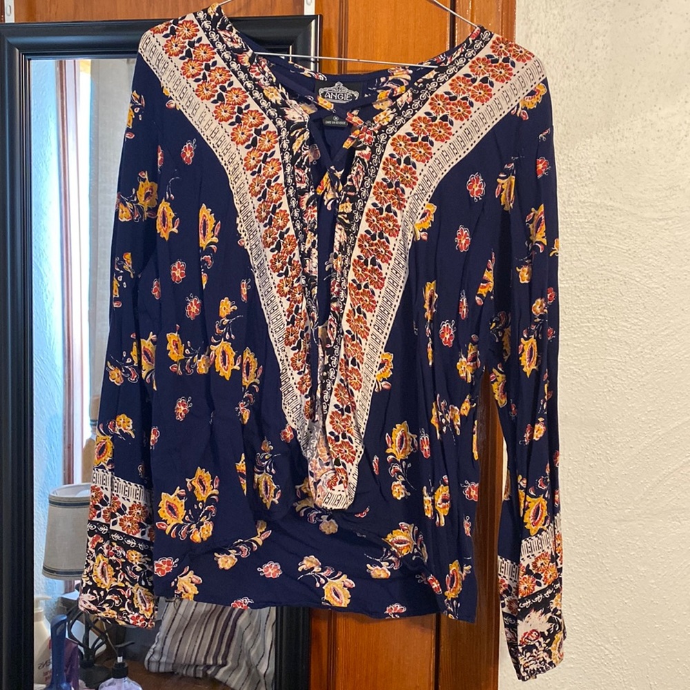 Size medium women's blouse
